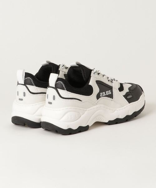 23.65（イーシプサムチョンユクオ）の「23.65/イーシプサムチョンユクオ  NEO V2/ネオ　ブイツー 厚底　スニーカー 韓国（スニーカー・レディース・ホワイト系その他/ホワイト×ブラック・26.0cm/25.0cm/24.0cm/23.0cm/28.0cm/27.0cm）」の6枚目の写真