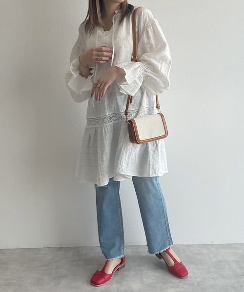 w closet(ダブルクローゼット)の「バンドネックレース切替チュニックワンピース(ワンピース・レディース・オフホワイト/グリーン/サックスブルー・FREE)」の6枚目の写真