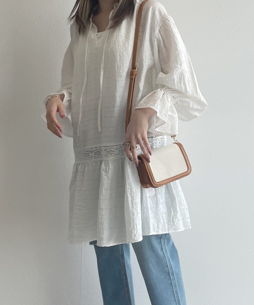 w closet(ダブルクローゼット)の「バンドネックレース切替チュニックワンピース(ワンピース・レディース・オフホワイト/グリーン/サックスブルー・FREE)」の13枚目の写真