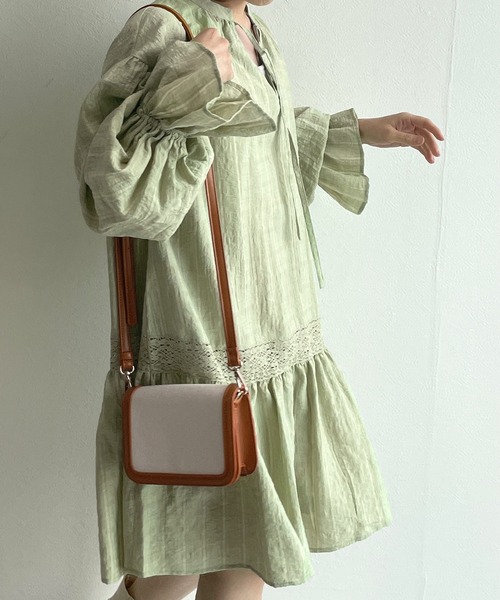 w closet(ダブルクローゼット)の「バンドネックレース切替チュニックワンピース(ワンピース・レディース・オフホワイト/グリーン/サックスブルー・FREE)」の17枚目の写真