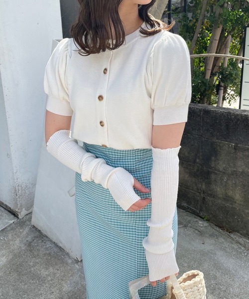 one after another NICE CLAUP（ワンアフターアナザーナイスクラップ）の「アームウォーマーセット半袖カーディガン（ニット/セーター・レディース・ブラック/ライトピンク/ライトベージュ/オフホワイト・FREE）」の2枚目の写真