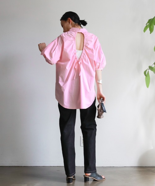 feepur（フェピュール）の「バックシャンボリュームハーフスリーブシャツ（シャツ/ブラウス・レディース・ブラック/オフホワイト/ブルー/ピンク・MEDIUM）」の8枚目の写真