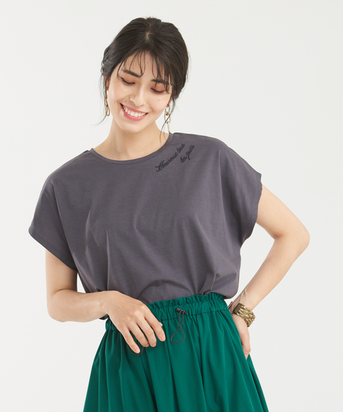 abahouse mavie(アバハウスマヴィ)の「刺繍ロゴTシャツ(Tシャツ/カットソー・レディース・チャコールグレー/ホワイト/グレー系その他/ホワイト系その他/ダークネイビー/ホワイト系その他2・フリー)」の5枚目の写真
