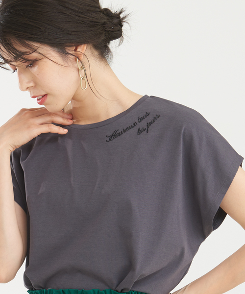 abahouse mavie(アバハウスマヴィ)の「刺繍ロゴTシャツ(Tシャツ/カットソー・レディース・チャコールグレー/ホワイト/グレー系その他/ホワイト系その他/ダークネイビー/ホワイト系その他2・フリー)」の13枚目の写真