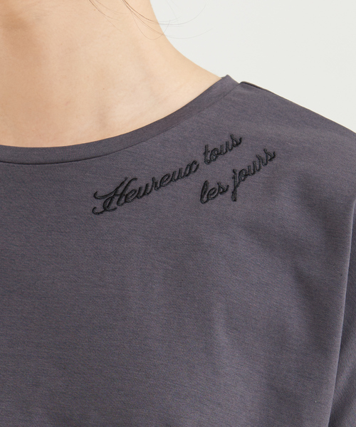 abahouse mavie(アバハウスマヴィ)の「刺繍ロゴTシャツ(Tシャツ/カットソー・レディース・チャコールグレー/ホワイト/グレー系その他/ホワイト系その他/ダークネイビー/ホワイト系その他2・フリー)」の10枚目の写真