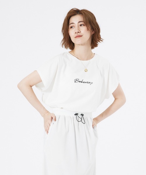 abahouse mavie(アバハウスマヴィ)の「刺繍ロゴTシャツ(Tシャツ/カットソー・レディース・チャコールグレー/ホワイト/グレー系その他/ホワイト系その他/ダークネイビー/ホワイト系その他2・フリー)」の2枚目の写真