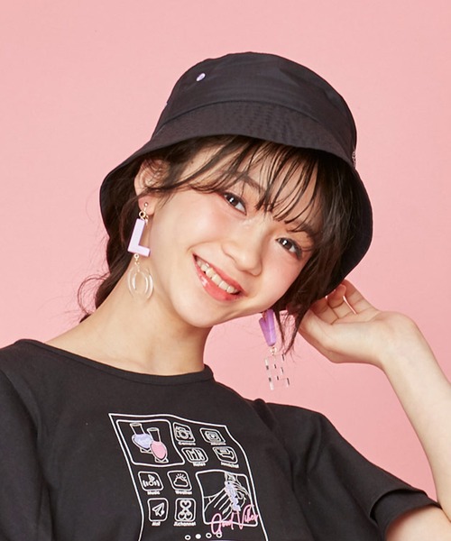 JENNI love（ジェニィラブ）の「UVカットロゴネームバケットハット（ハット・キッズ・ブラック/ラベンダー/その他・F）」の2枚目の写真