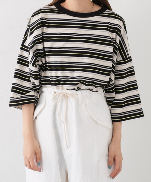 WHIMSIC（ウィムジック）の「【WHIMSIC】マルチボーダートリムTシャツ（Tシャツ/カットソー・レディース・ブラック/グレー/アイボリー・FREE）」の3枚目の写真