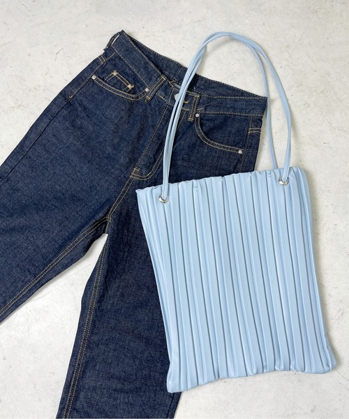 Meli rich（メリーリッチ）の「プリーツトートバッグ（トートバッグ・レディース・ライトブルー/ブラック・FREE）」の3枚目の写真