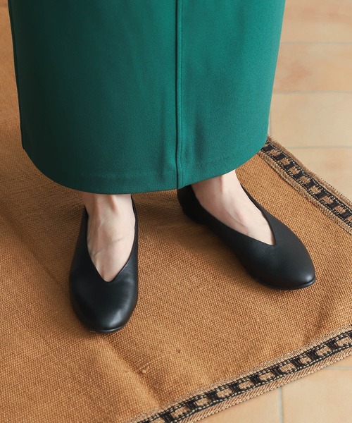 URBAN RESEARCH DOORS（アーバンリサーチドアーズ）の「Vカットパンプス（パンプス・レディース・ブラック/ブラウン系その他/ベージュ系その他・37/35/38/36）」の2枚目の写真