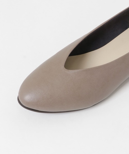 URBAN RESEARCH DOORS（アーバンリサーチドアーズ）の「Vカットパンプス（パンプス・レディース・ブラック/ブラウン系その他/ベージュ系その他・37/35/38/36）」の13枚目の写真