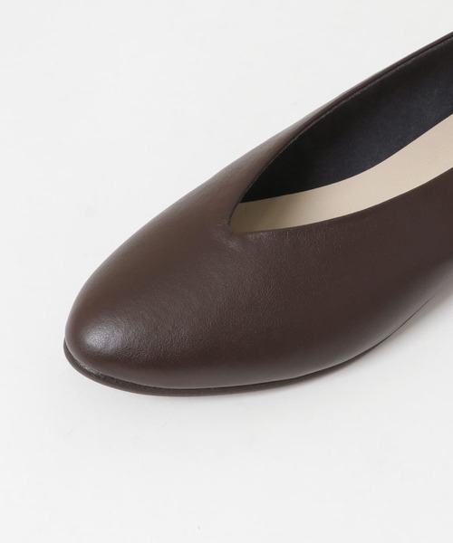 URBAN RESEARCH DOORS（アーバンリサーチドアーズ）の「Vカットパンプス（パンプス・レディース・ブラック/ブラウン系その他/ベージュ系その他・37/35/38/36）」の14枚目の写真