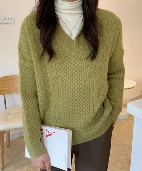 ECLIN(エクラン)の「ローゲージVネックケーブルニットプルオーバー(ニット/セーター・レディース・カーキ/ブルー/イエロー/ピンク・FREE)」の10枚目の写真