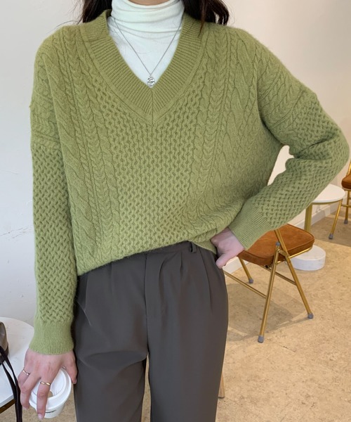 ECLIN(エクラン)の「ローゲージVネックケーブルニットプルオーバー(ニット/セーター・レディース・カーキ/ブルー/イエロー/ピンク・FREE)」の20枚目の写真