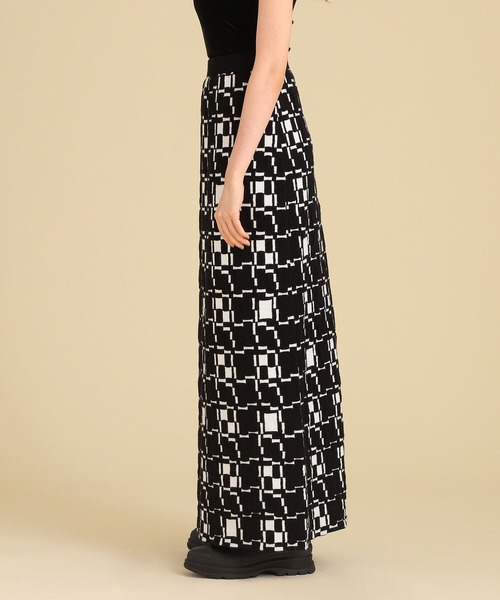 Ray BEAMS(レイビームス)の「Ray BEAMS / ジオメトリック ニット スカート(スカート・レディース・ブラック/ブラウン・ONE SIZE)」の16枚目の写真