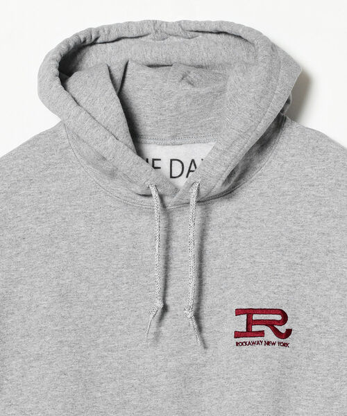 THE DAY(ザデイ)の「THE DAY × BEAMS PLUS / 別注 Pullover Sweat Hoodie(スウェット・メンズ・グレー/ネイビー・SMALL/LARGE/MEDIUM)」の8枚目の写真