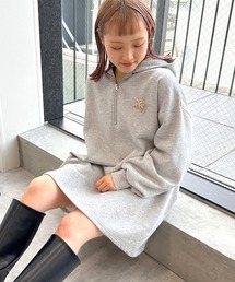 w closet | ブローチ付きハーフジップフードミニワンピース(ワンピース)