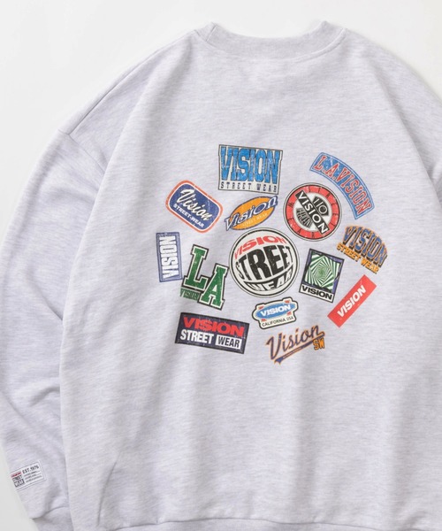 VISION STREET WEAR(ヴィジョンストリートウェア)の「【VISION STREET WEAR/ヴィジョンストリートウェア】バックプリント ランダム ステッカーデザイン クルーネック スウェット/ビッグシルエット/裏毛(スウェット・メンズ・ブラック/グレー/レッド/イエロー・M/L/XL)」の2枚目の写真
