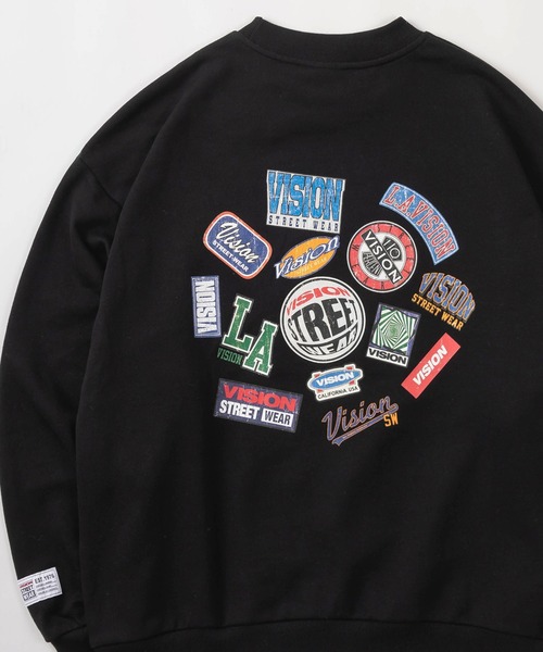 VISION STREET WEAR(ヴィジョンストリートウェア)の「【VISION STREET WEAR/ヴィジョンストリートウェア】バックプリント ランダム ステッカーデザイン クルーネック スウェット/ビッグシルエット/裏毛(スウェット・メンズ・ブラック/グレー/レッド/イエロー・M/L/XL)」の1枚目の写真