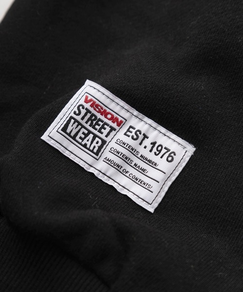 VISION STREET WEAR(ヴィジョンストリートウェア)の「【VISION STREET WEAR/ヴィジョンストリートウェア】バックプリント ランダム ステッカーデザイン クルーネック スウェット/ビッグシルエット/裏毛(スウェット・メンズ・ブラック/グレー/レッド/イエロー・M/L/XL)」の10枚目の写真