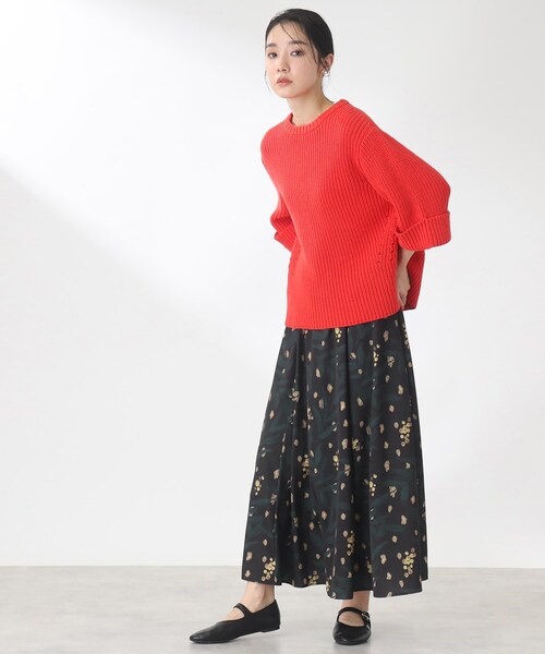 THE SHOP TK （ザ ショップ ティーケー ）の「◆【1枚でサマになる/華やか】ミモザブーケ柄フレアスカート（スカート・レディース・ブラック系/ホワイト系3・99）」の6枚目の写真