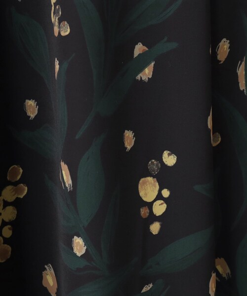 THE SHOP TK （ザ ショップ ティーケー ）の「◆【1枚でサマになる/華やか】ミモザブーケ柄フレアスカート（スカート・レディース・ブラック系/ホワイト系3・99）」の13枚目の写真