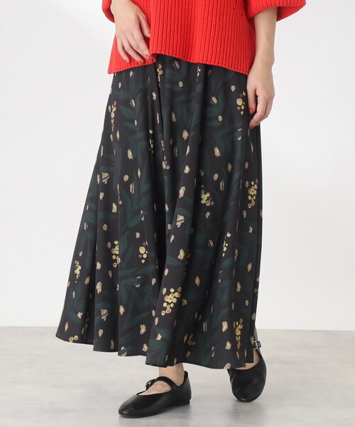 THE SHOP TK （ザ ショップ ティーケー ）の「◆【1枚でサマになる/華やか】ミモザブーケ柄フレアスカート（スカート・レディース・ブラック系/ホワイト系3・99）」の14枚目の写真