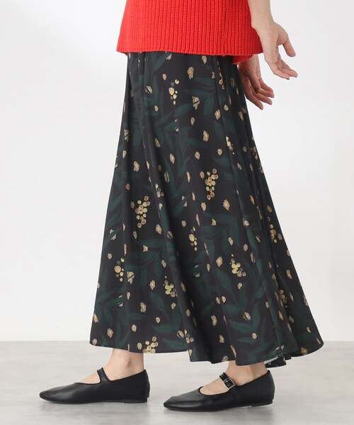 THE SHOP TK （ザ ショップ ティーケー ）の「◆【1枚でサマになる/華やか】ミモザブーケ柄フレアスカート（スカート・レディース・ブラック系/ホワイト系3・99）」の15枚目の写真