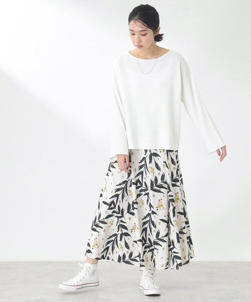 THE SHOP TK （ザ ショップ ティーケー ）の「◆【1枚でサマになる/華やか】ミモザブーケ柄フレアスカート（スカート・レディース・ブラック系/ホワイト系3・99）」の5枚目の写真