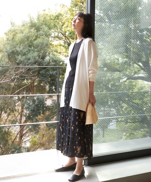 THE SHOP TK （ザ ショップ ティーケー ）の「◆【1枚でサマになる/華やか】ミモザブーケ柄フレアスカート（スカート・レディース・ブラック系/ホワイト系3・99）」の21枚目の写真