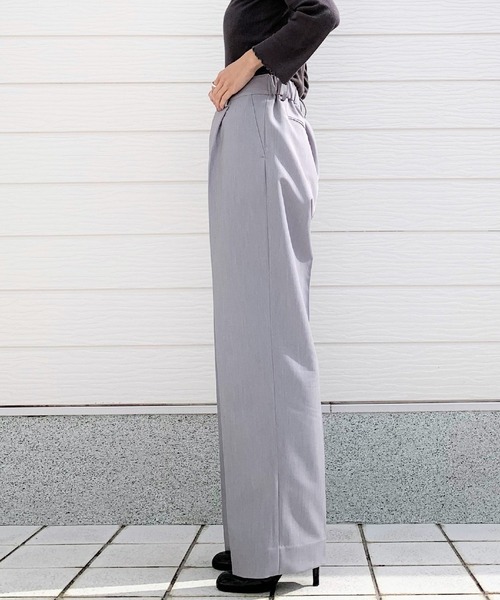 Q(キュー)の「ストレッチストレートパンツ(その他パンツ・レディース・ライトグレー/ブラック・MEDIUM)」の8枚目の写真