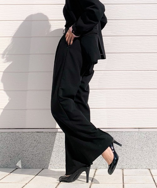 Q(キュー)の「ストレッチストレートパンツ(その他パンツ・レディース・ライトグレー/ブラック・MEDIUM)」の15枚目の写真