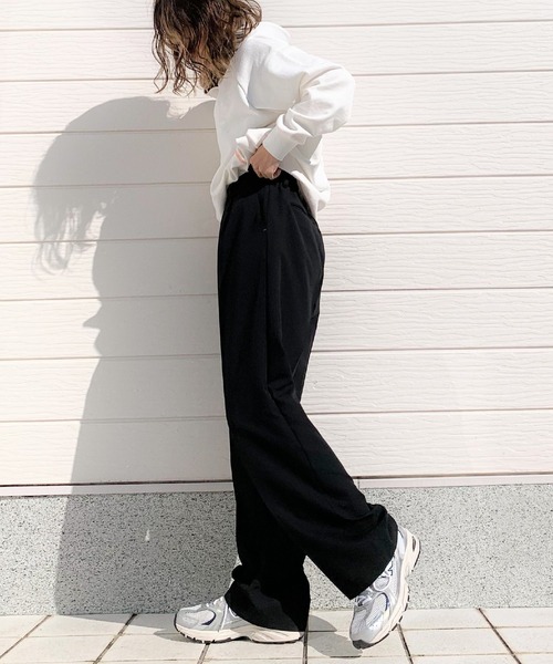 Q(キュー)の「ストレッチストレートパンツ(その他パンツ・レディース・ライトグレー/ブラック・MEDIUM)」の19枚目の写真