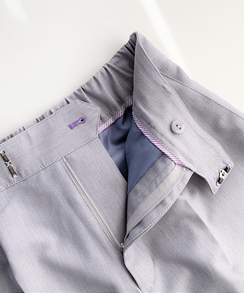 Q(キュー)の「ストレッチストレートパンツ(その他パンツ・レディース・ライトグレー/ブラック・MEDIUM)」の11枚目の写真