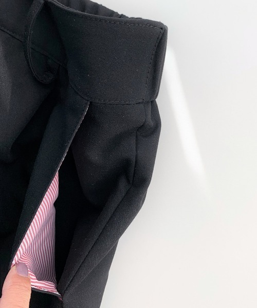 Q(キュー)の「ストレッチストレートパンツ(その他パンツ・レディース・ライトグレー/ブラック・MEDIUM)」の14枚目の写真