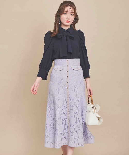 31 Sons de mode(トランテアン ソン ドゥ モード)の「襟付きボウタイブラウス(シャツ/ブラウス・レディース・オフホワイト/ベージュ/ネイビー・36)」の8枚目の写真