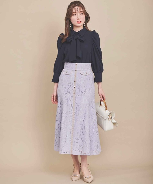 31 Sons de mode(トランテアン ソン ドゥ モード)の「襟付きボウタイブラウス(シャツ/ブラウス・レディース・オフホワイト/ベージュ/ネイビー・36)」の9枚目の写真