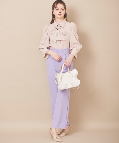 31 Sons de mode(トランテアン ソン ドゥ モード)の「襟付きボウタイブラウス(シャツ/ブラウス・レディース・オフホワイト/ベージュ/ネイビー・36)」の4枚目の写真