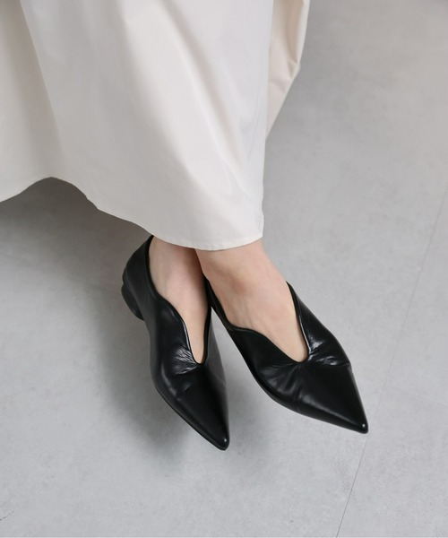 ap retro(アプレトロ)の「Vカットマニッシュパンプス(パンプス・レディース・アイボリー/ブラック・MEDIUM/LARGE)」の10枚目の写真
