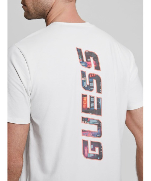 Guess(ゲス)の「Buster Logo Tee(Tシャツ/カットソー・メンズ・ホワイト/ブラック・SMALL/MEDIUM/LARGE/X-LARGE)」の13枚目の写真