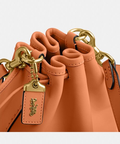 COACH（コーチ）の「カミラ バケット バッグ（ショルダーバッグ）」 - WEAR