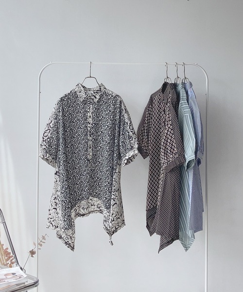 AS KNOW AS plus（アズノゥアズプラス）の「○イレギュラーヘムMIX5分袖チュニック（チュニック・レディース・チェック/ホワイト系/ブラック系/ブルー系/ブラック系1/ホワイト系1/ライトグリーン系/ホワイト系2/ホワイト系3/ブラック系4/ブラック系5/ホワイト系4/イエロー系その他/オフホワイト/ブラック系6/ホワイト系7/ブラック系7/ブルー系7/イエロー系/グリーン系/マルチ/ブルー系1/チャコールグレー・FREE）」の4枚目の写真