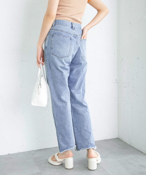 KBF（ケイビーエフ）の「リメイクダメージスリットデニム（デニムパンツ・レディース・ライトブルー/ホワイト・36/38）」の3枚目の写真