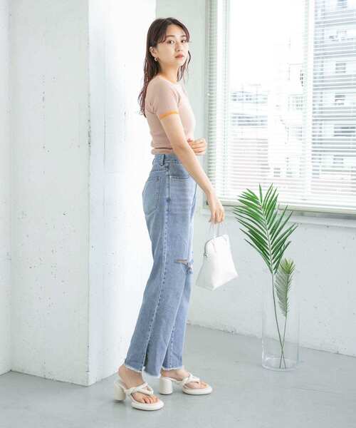 KBF（ケイビーエフ）の「リメイクダメージスリットデニム（デニムパンツ・レディース・ライトブルー/ホワイト・36/38）」の8枚目の写真