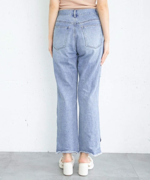 KBF（ケイビーエフ）の「リメイクダメージスリットデニム（デニムパンツ・レディース・ライトブルー/ホワイト・36/38）」の13枚目の写真