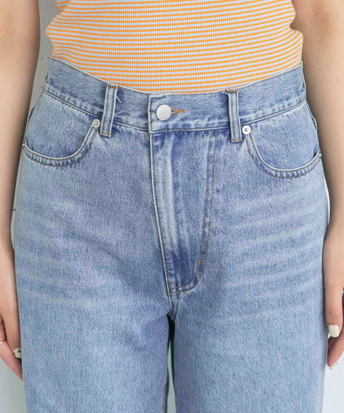 KBF（ケイビーエフ）の「リメイクダメージスリットデニム（デニムパンツ・レディース・ライトブルー/ホワイト・36/38）」の14枚目の写真