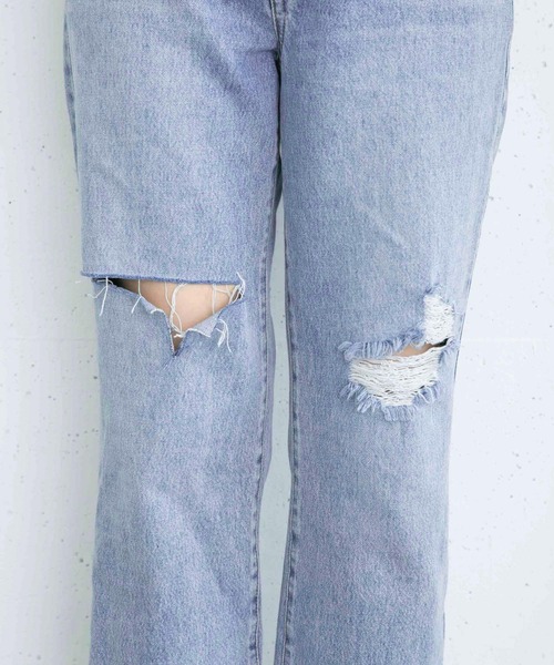 KBF（ケイビーエフ）の「リメイクダメージスリットデニム（デニムパンツ・レディース・ライトブルー/ホワイト・36/38）」の16枚目の写真