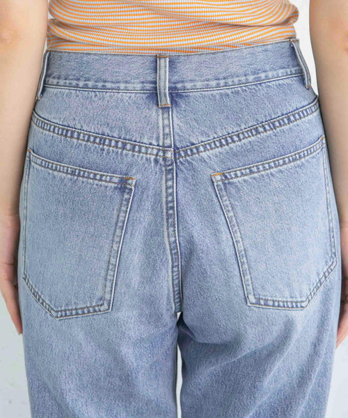 KBF（ケイビーエフ）の「リメイクダメージスリットデニム（デニムパンツ・レディース・ライトブルー/ホワイト・36/38）」の17枚目の写真