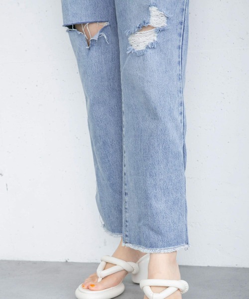 KBF（ケイビーエフ）の「リメイクダメージスリットデニム（デニムパンツ・レディース・ライトブルー/ホワイト・36/38）」の19枚目の写真