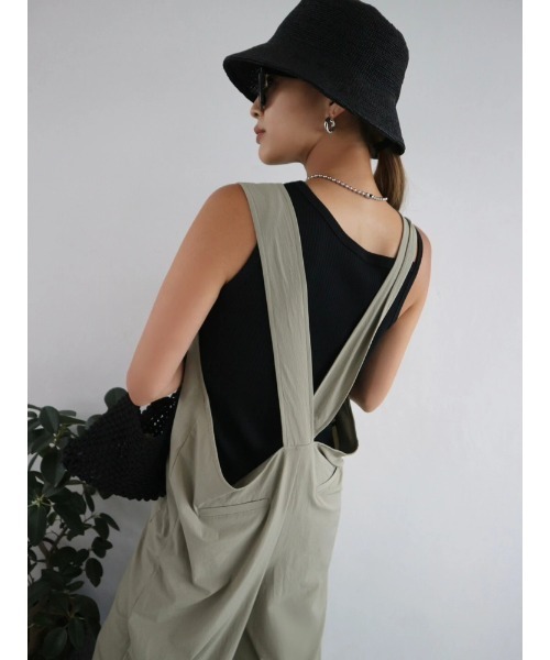 TRUNC（トランクエイティーエイト）の「Relaxed Fit Overalls（サロペット/オーバーオール・レディース・グレイッシュベージュ・FREE）」の8枚目の写真